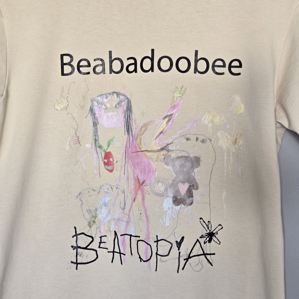 Beabadoobee Beatopia Album Cover Artwork Graphic Band Tee T-Shirt Tan Small - Picture 4 of 7